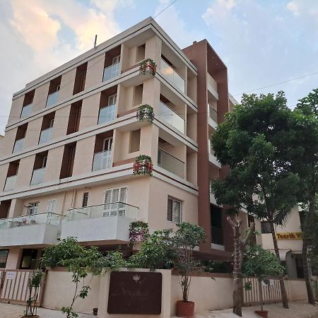 Bouquet Residency Hotel Nashik Bagian luar foto