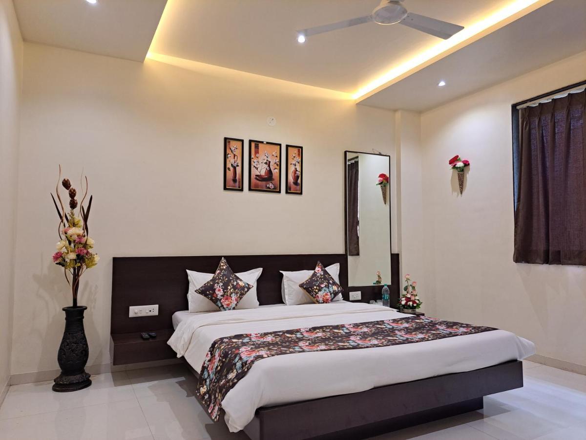 Bouquet Residency Hotel Nashik Bagian luar foto