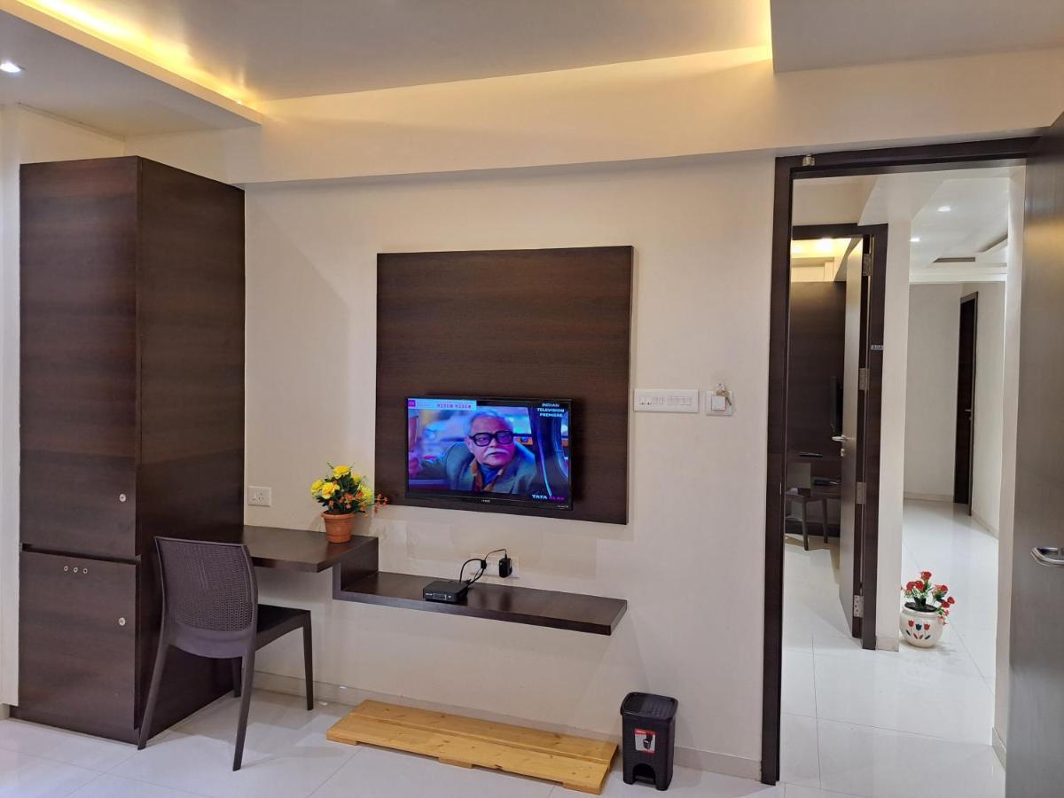 Bouquet Residency Hotel Nashik Bagian luar foto