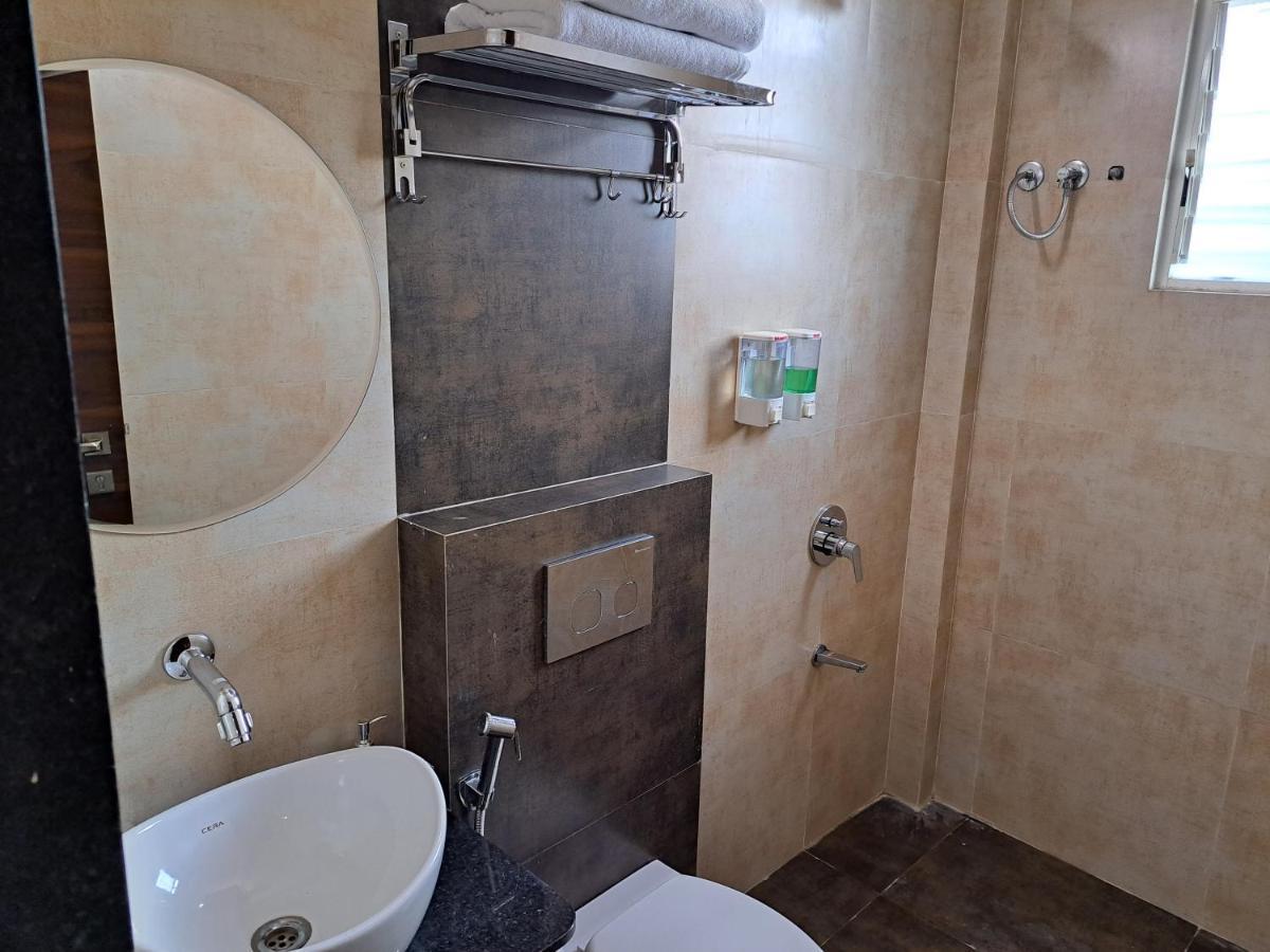 Bouquet Residency Hotel Nashik Bagian luar foto