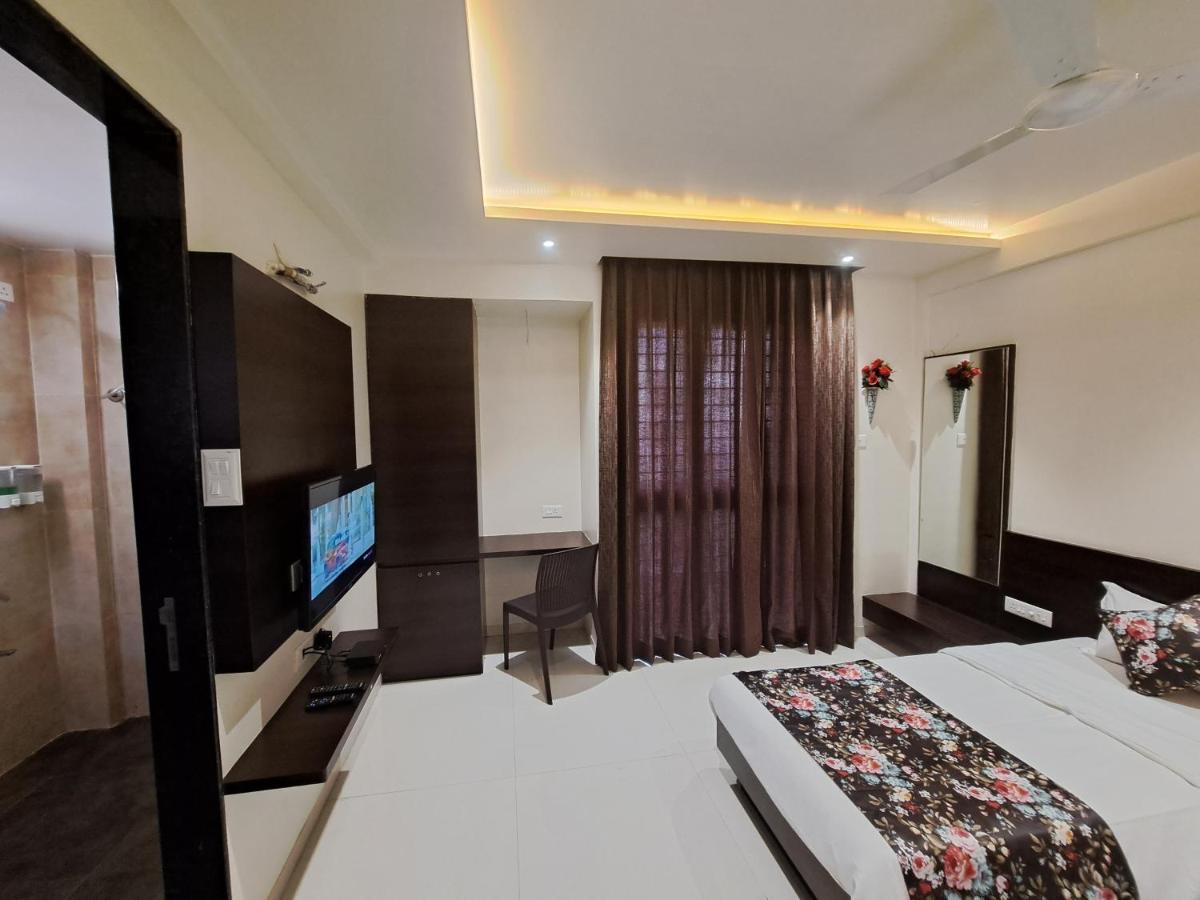 Bouquet Residency Hotel Nashik Bagian luar foto