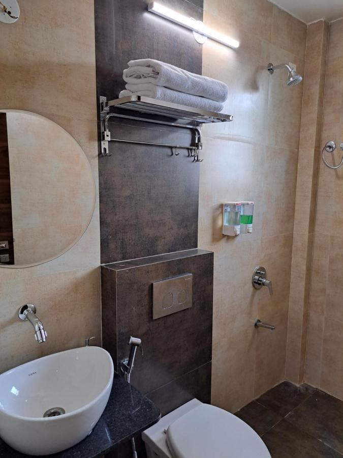 Bouquet Residency Hotel Nashik Bagian luar foto