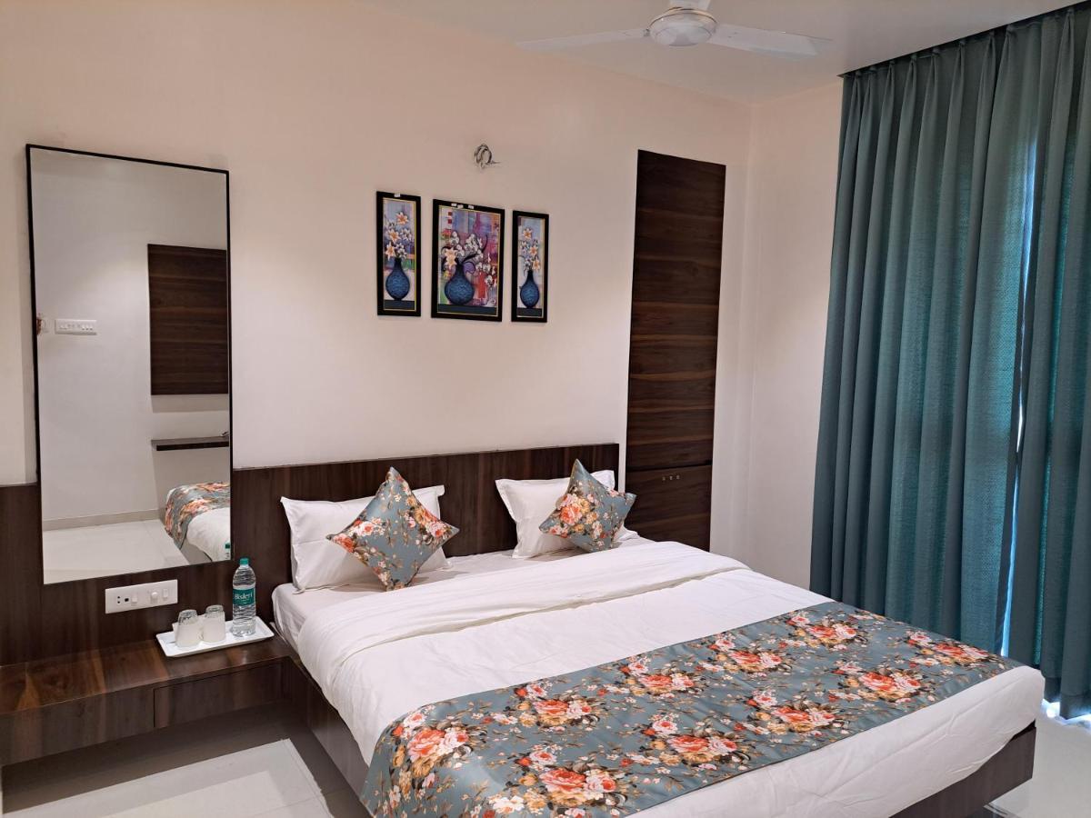 Bouquet Residency Hotel Nashik Bagian luar foto