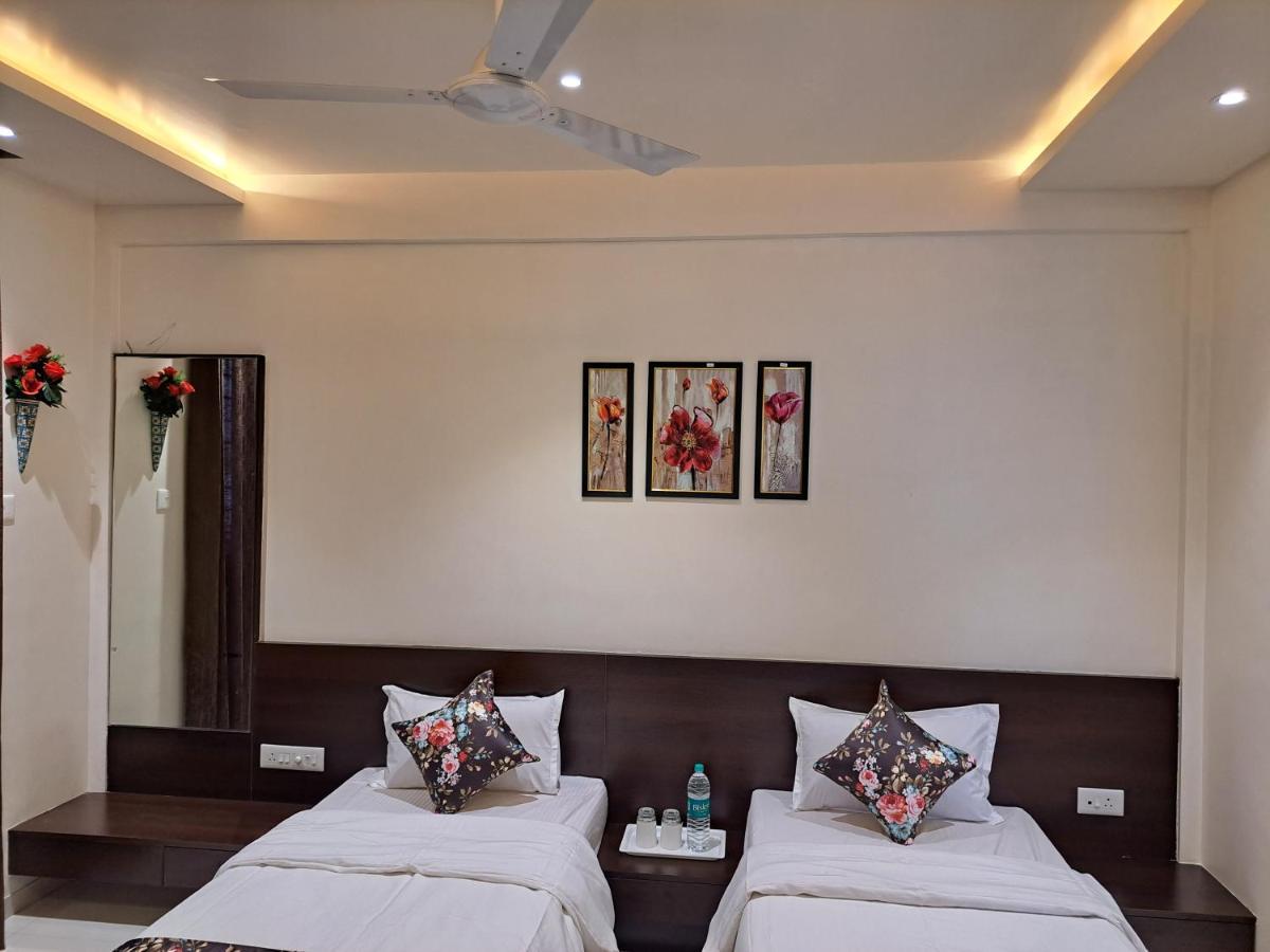 Bouquet Residency Hotel Nashik Bagian luar foto