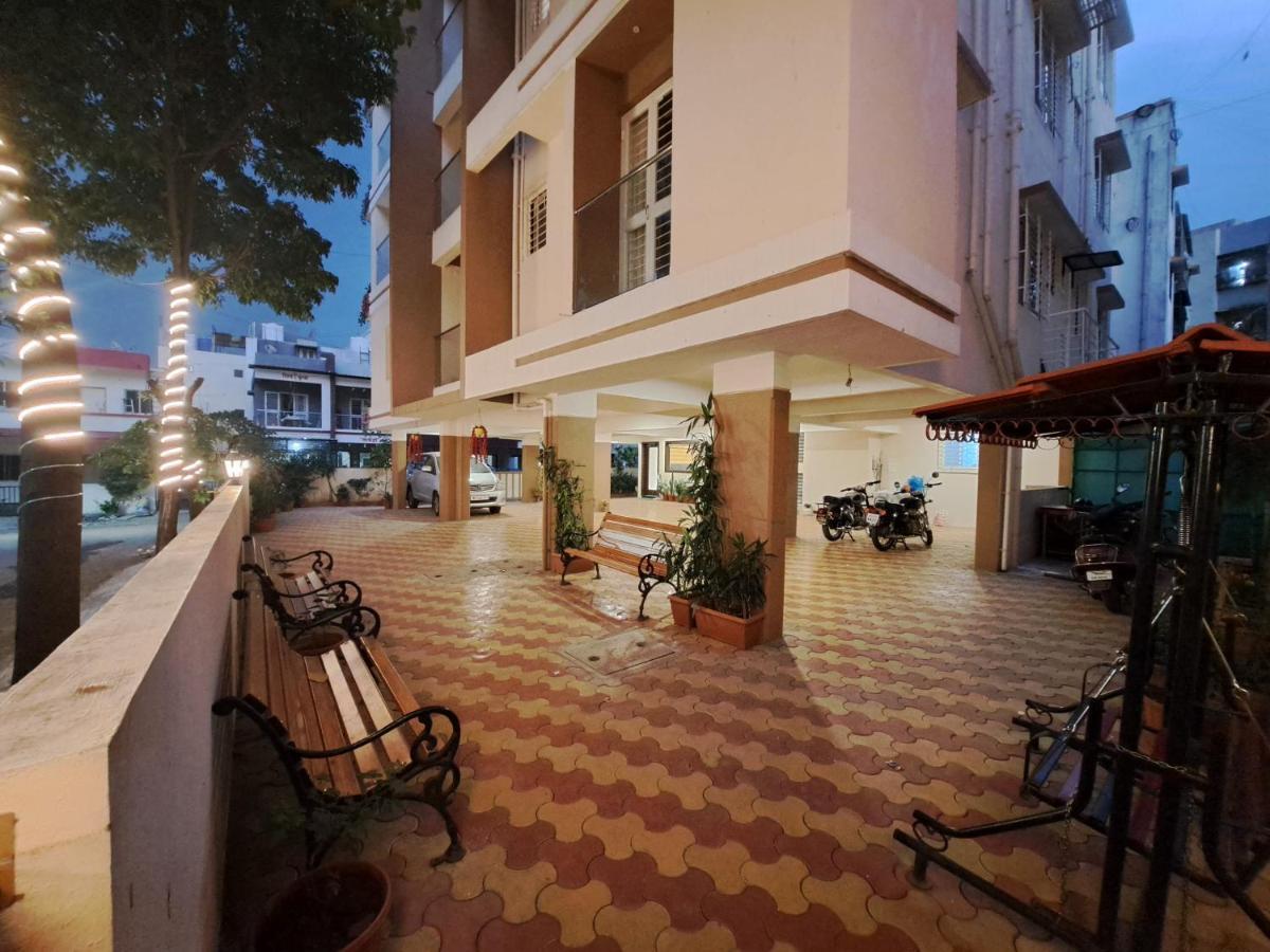 Bouquet Residency Hotel Nashik Bagian luar foto