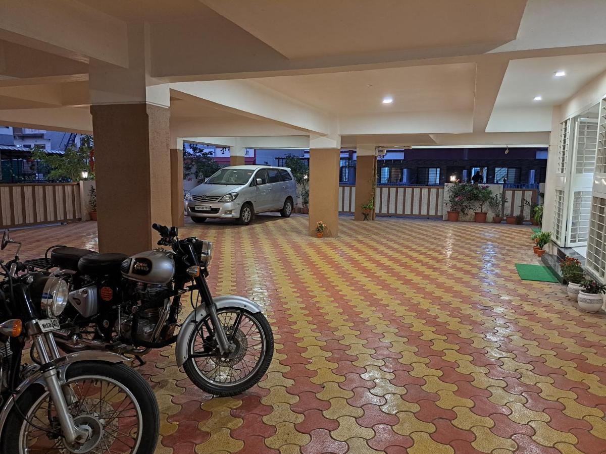 Bouquet Residency Hotel Nashik Bagian luar foto