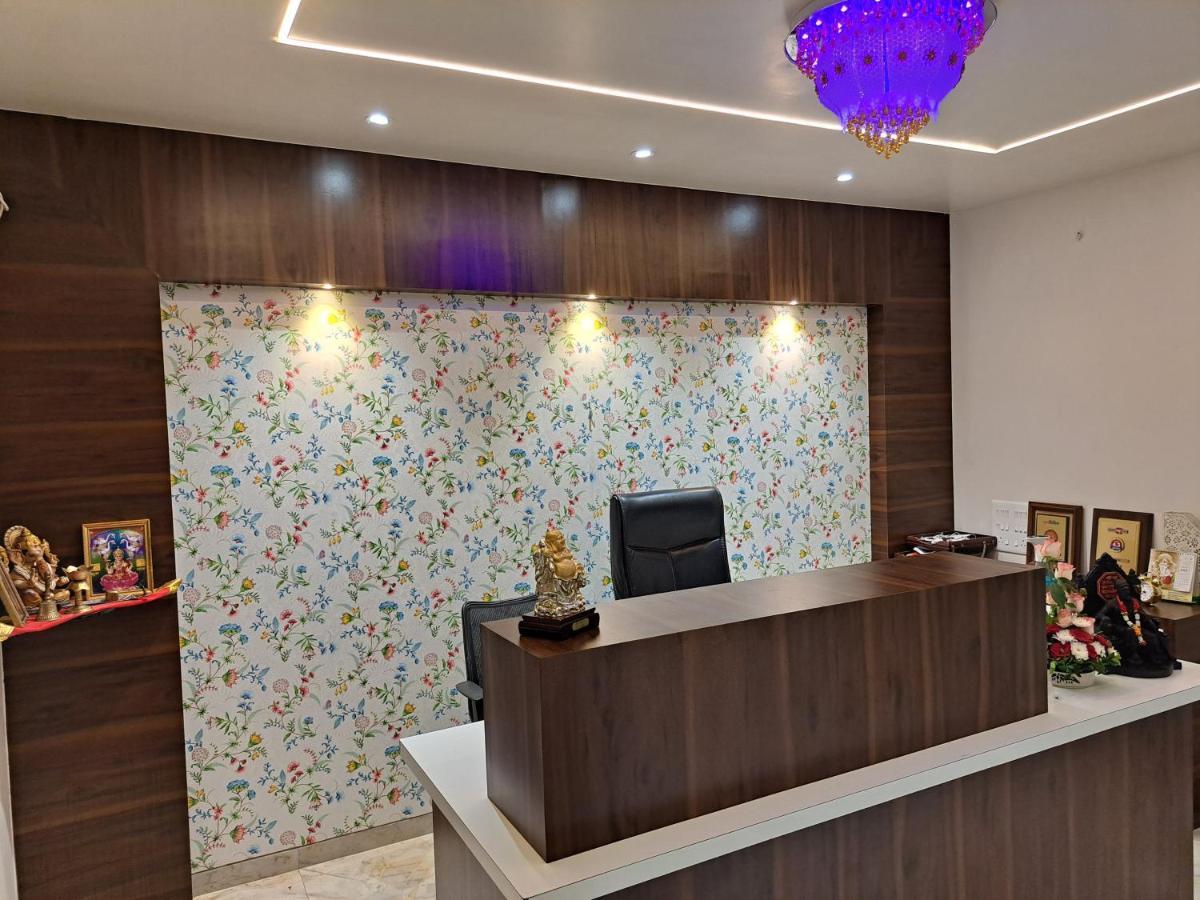 Bouquet Residency Hotel Nashik Bagian luar foto