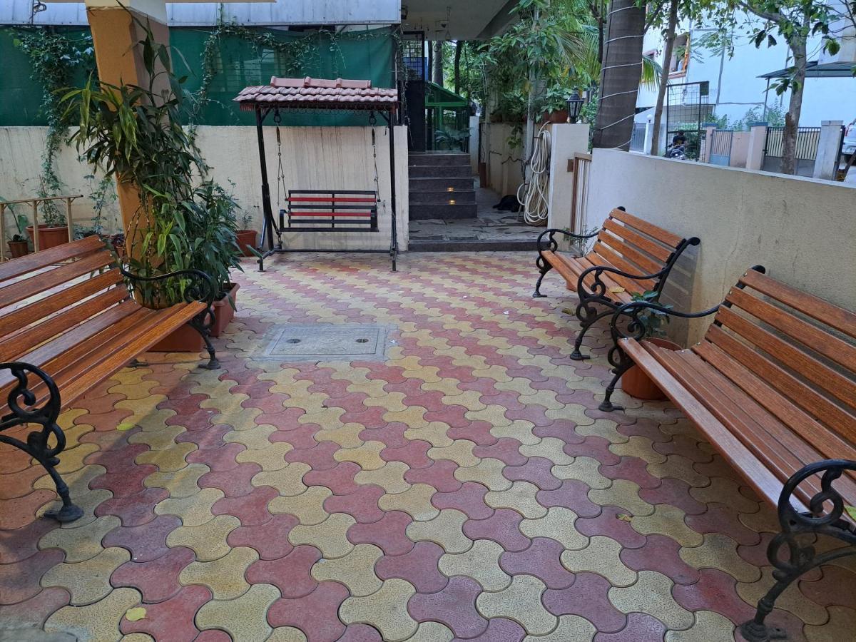 Bouquet Residency Hotel Nashik Bagian luar foto