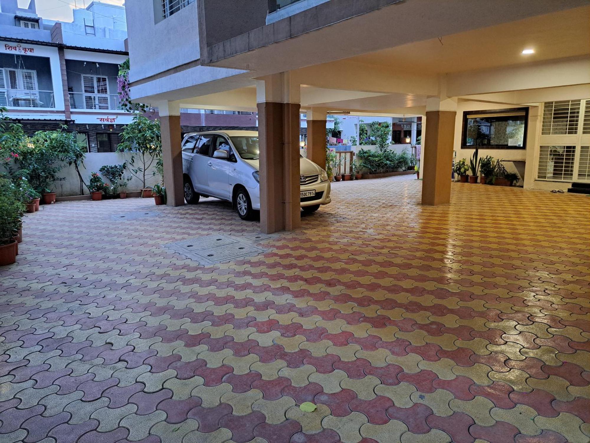 Bouquet Residency Hotel Nashik Bagian luar foto